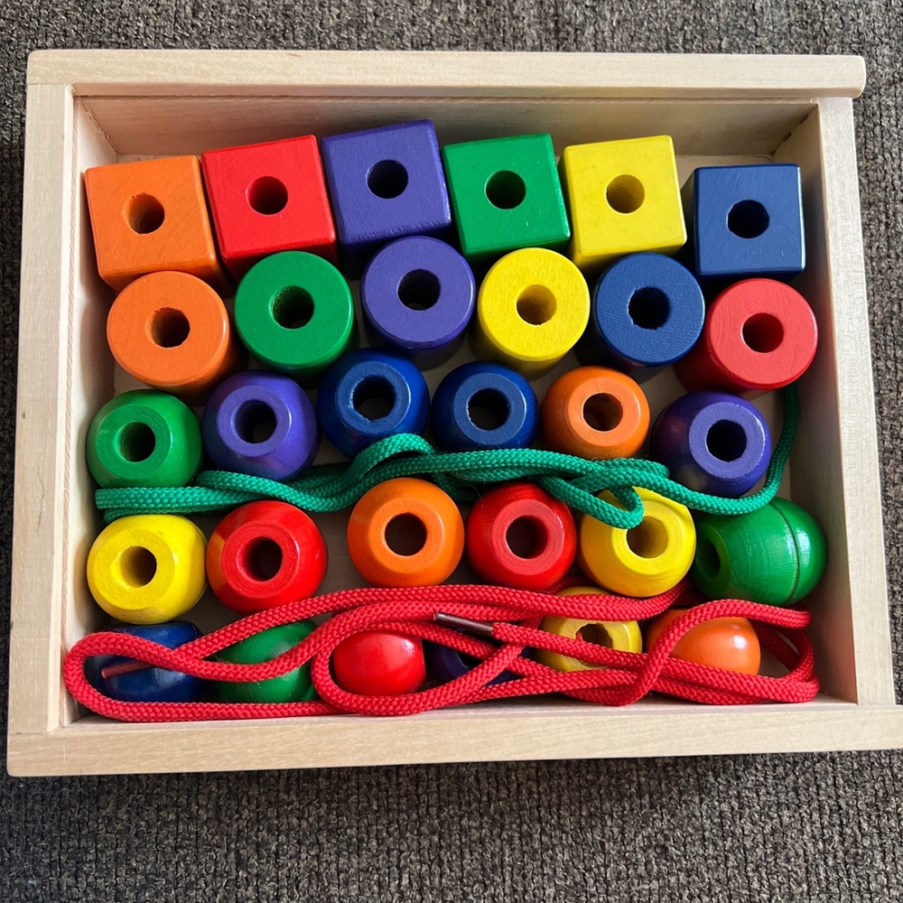 Melissa And Doug Primary Lacing Beads with 30 Beads 2 Laces